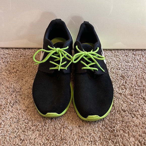 Nike Roshe - Picture 2 of 5